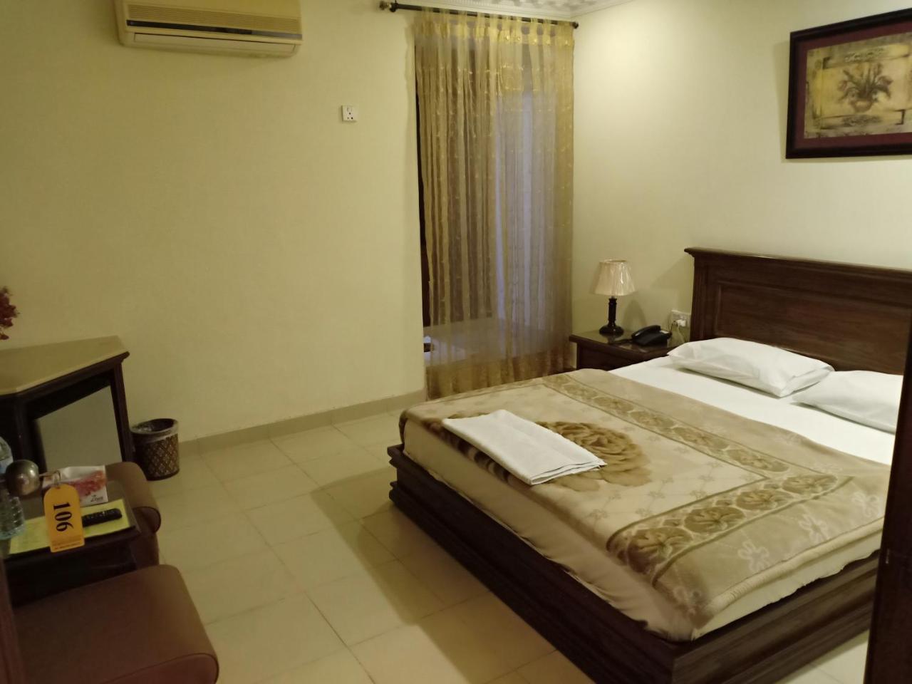 Hotel Grand Faisalabad Exterior photo